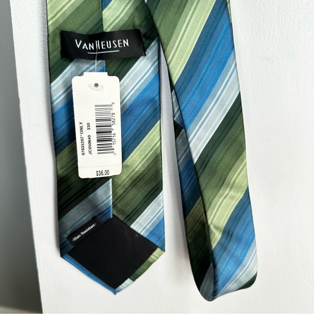 NWT Van Heusen Multi-Toned Green and Blue Tie